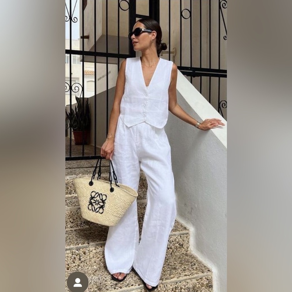 DISSH white Linen Vest & Norah Pants Set
Both pants and vest are included-